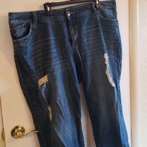 Elle distressed Jean capris